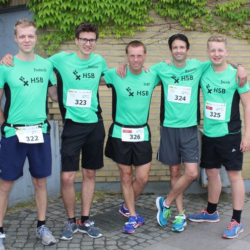 Ein Gruppenbild von f&uuml;nf L&auml;ufern.