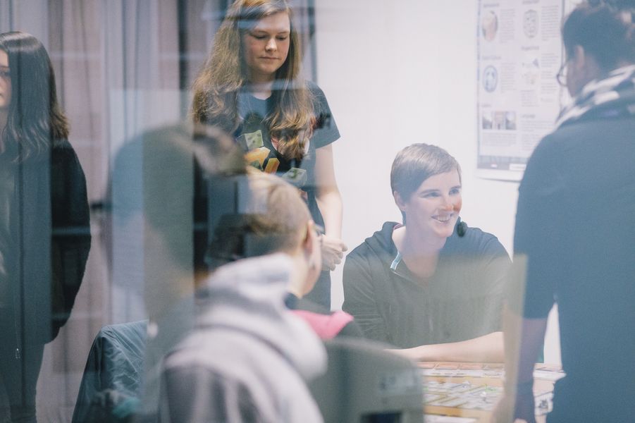 Studierende  Eine Gruppe Studentinnen im Gespräch.