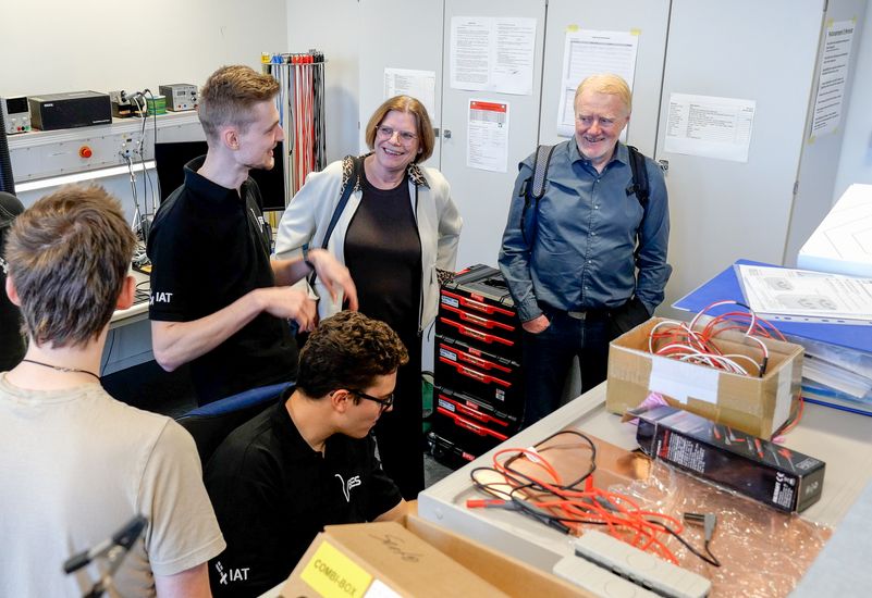 Senatorin f&uuml;r Wirtschaft, H&auml;fen und Transformation Kristina Vogt besucht die HSB