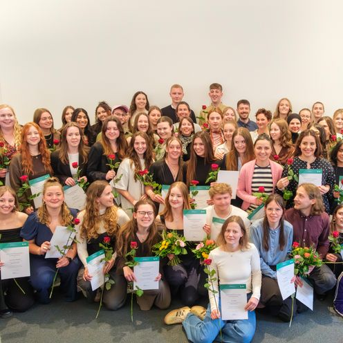 Gruppenbild mit M&auml;nnern und Frauen