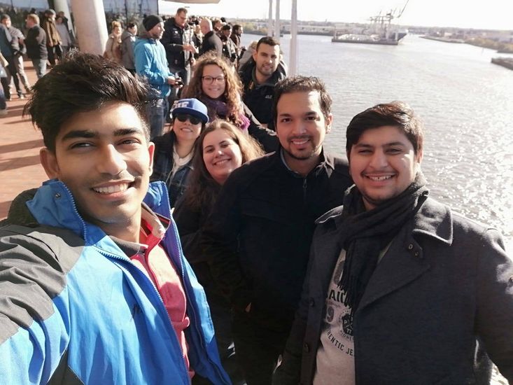 Internationale Studierende am Hamburger Hafen