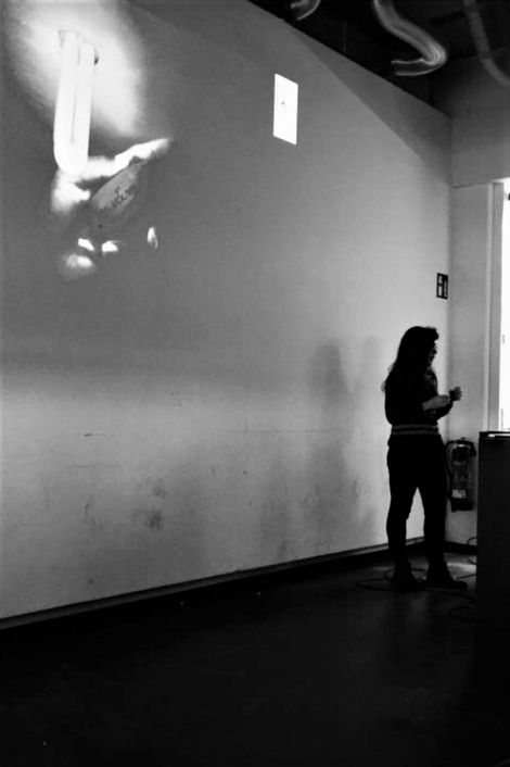 Ein Vortrag in einem Raum.