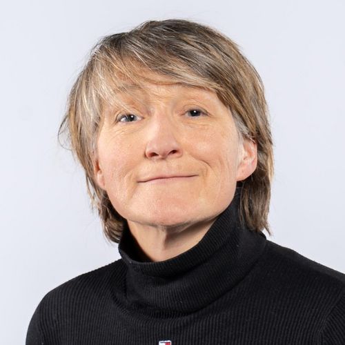 Auf dem Foto ist Stefanie Bremer zusehen. Sie hat kurze blonde Haare und tr&auml;gt einen Rollkragenpullover. 