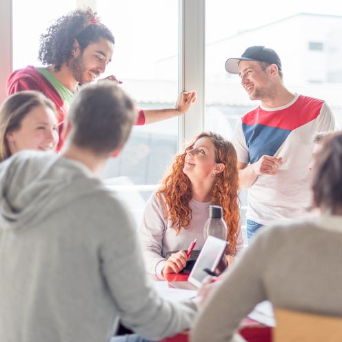 Studierende miteinander im Gespräch