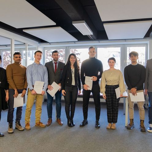 Gruppenbild mit M&auml;nnern und Frauen