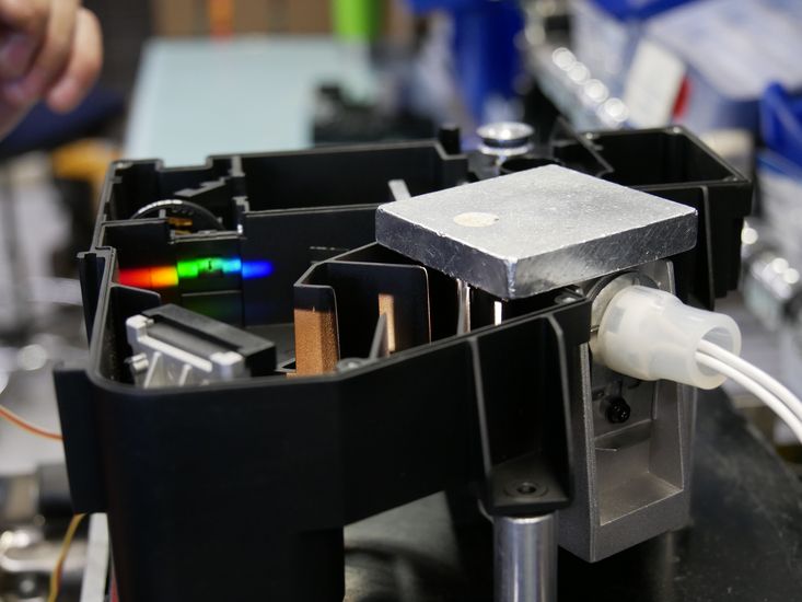 Nach einer Einführung in das Unternehmen konnten die Studierenden die Produktion verschiedener Analysegeräte sowie Küvettentests kennenlernen, die in der Wasser- und Abwasserüberwachung eingesetzt werden. Foto: HSB / Antje Clasen