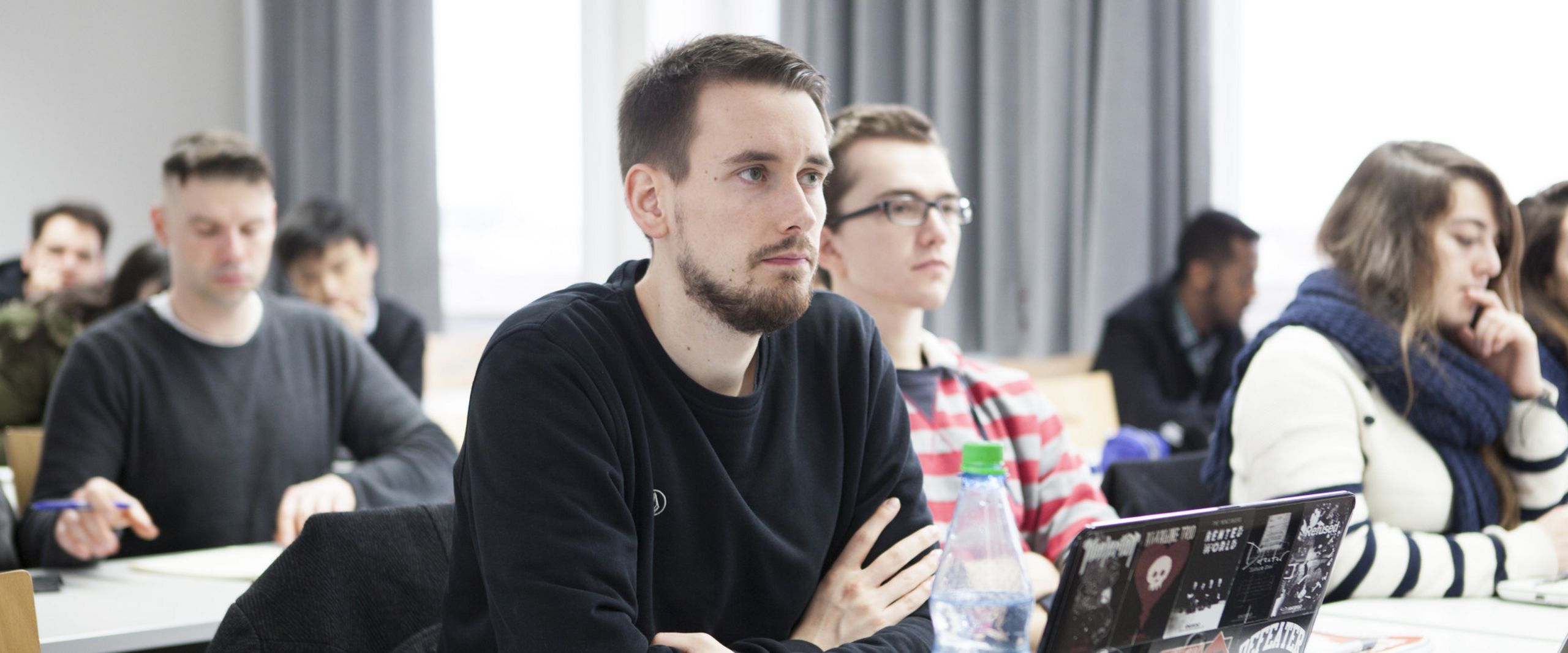 Studierende in einer Vorlesung  Studierende in einer Vorlesung