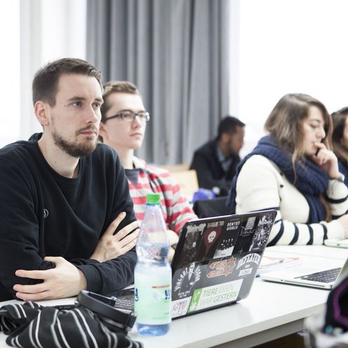Studierende in einer Vorlesung 