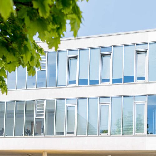 Au&szlig;enansicht des EW-Geb&auml;udes auf dem Campus Werderstra&szlig;e.