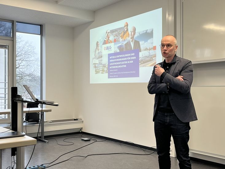 Das Bild zeigt Matthias Klawitter beim 2. Praxisseminar Logistik und Supply Chain Management an der HSB.