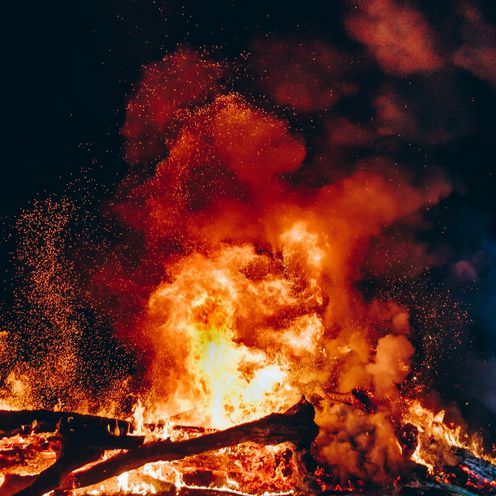 Lagefeuer im Dunkeln