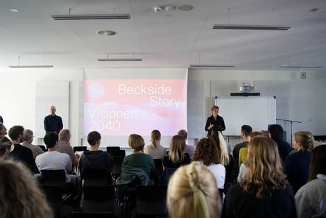 Abschlusspr&auml;sentation - Er&ouml;ffnung durch Prof. Ulrike Mansfeld (Foto: Jessica Ammann)